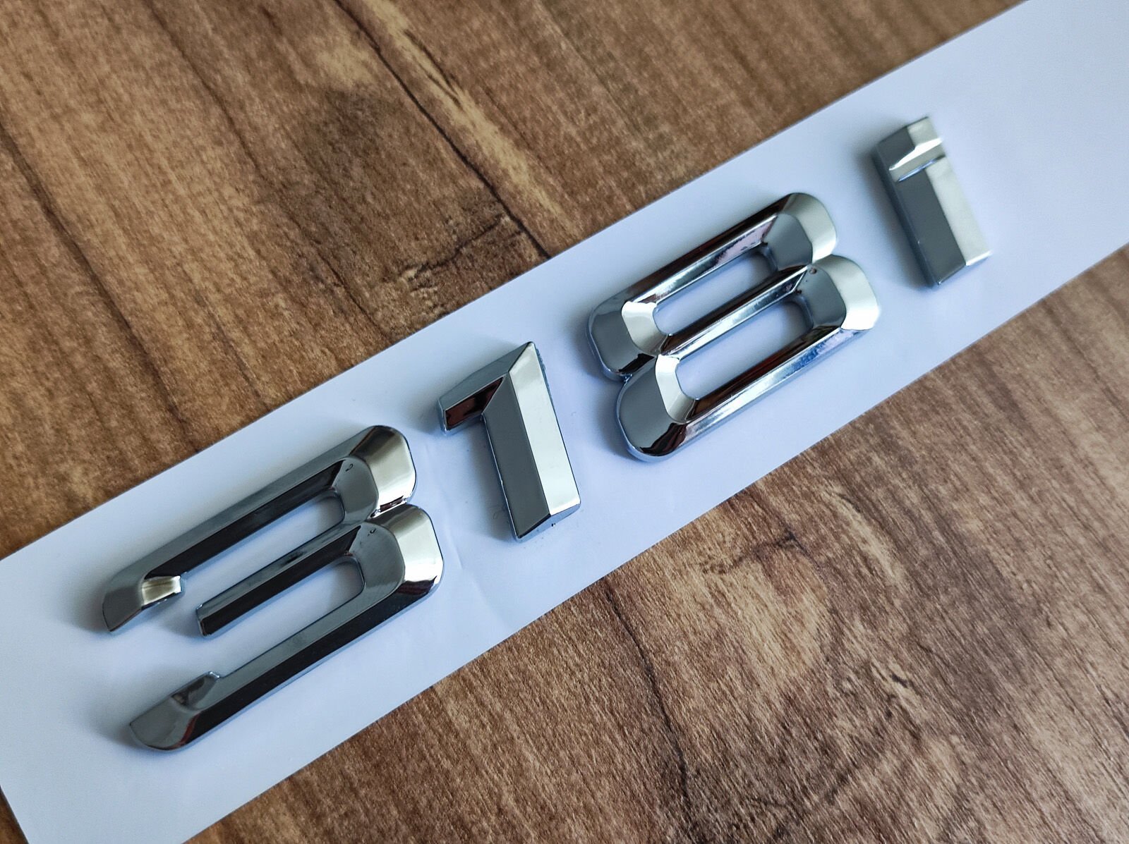 318İ BAGAJ YAZISI F30 TİP